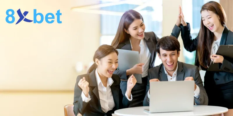 Sự kết hợp đội ngũ nhân sự và đối tác chiến lược